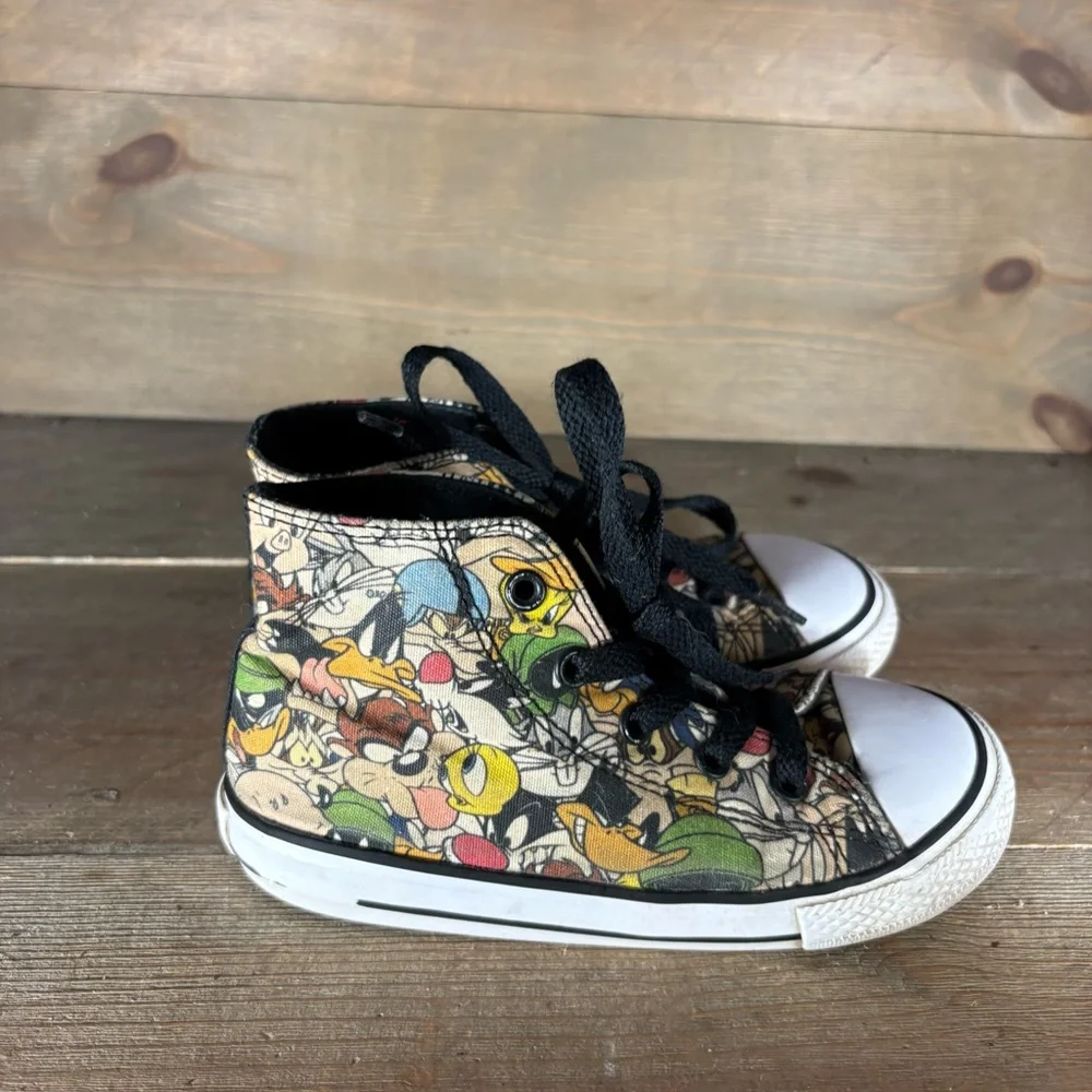 converse all star chuck taylor kids youth size 10 shoes looney tunes sneakers